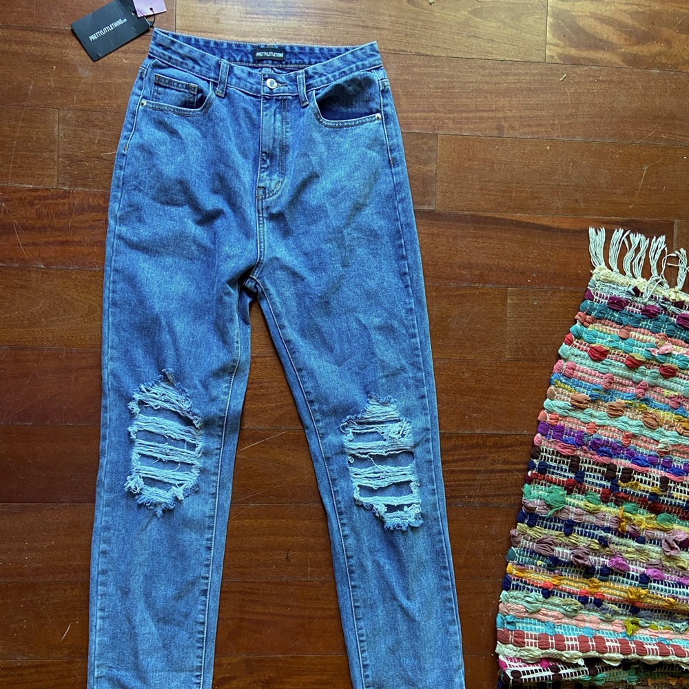 PrettyLittleThing Straight Leg Ripped Jeans NWT